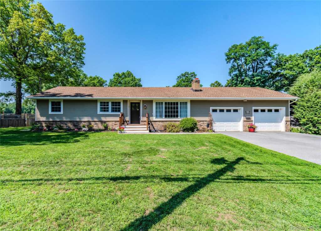 19 Closs Drive, Rhinebeck, NY 12572