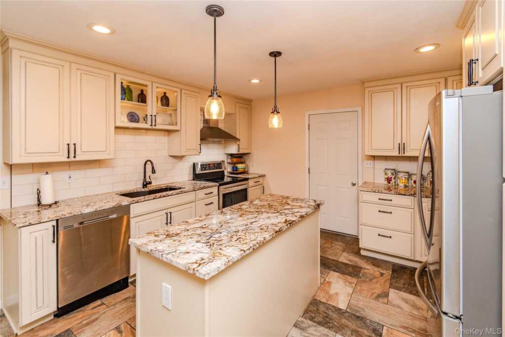19 Closs Drive, Rhinebeck, NY 12572 - Photo 11 of 31