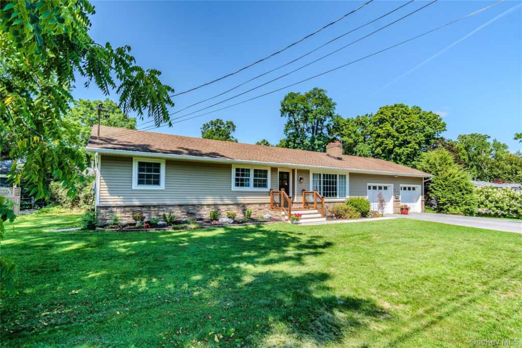 19 Closs Drive, Rhinebeck, NY 12572 - Photo 2 of 31