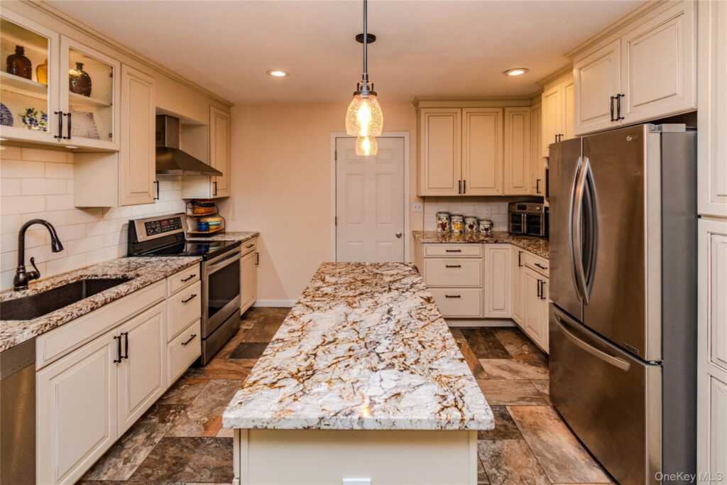 19 Closs Drive, Rhinebeck, NY 12572 - Photo 7 of 31