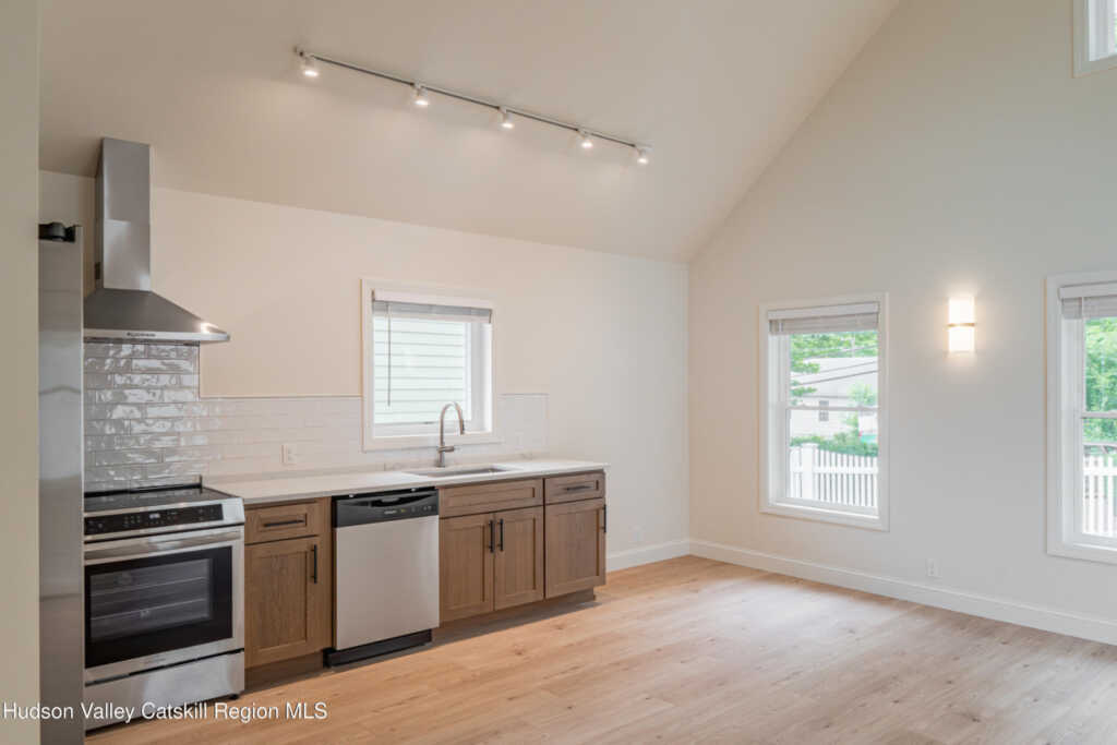 136 Newkirk Avenue, Kingston, NY 12401 - Photo 4 of 13
