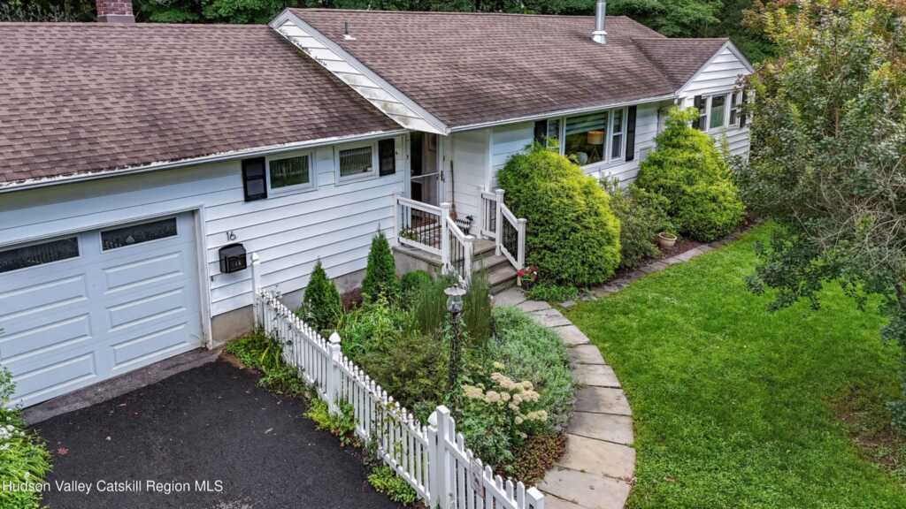 16 Washburn Terrace, Saugerties, NY 12477 - Photo 2 of 37