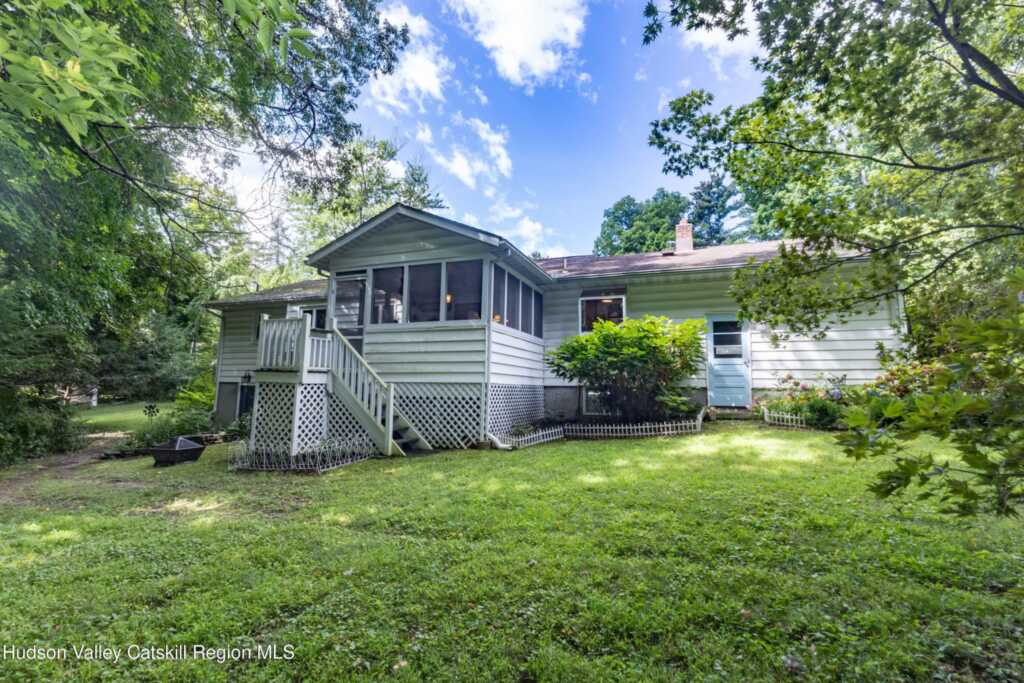 16 Washburn Terrace, Saugerties, NY 12477 - Photo 4 of 37