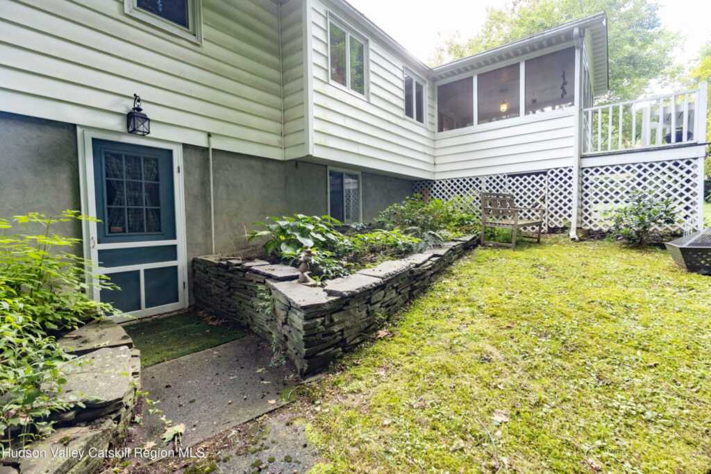 16 Washburn Terrace, Saugerties, NY 12477 - Photo 5 of 37