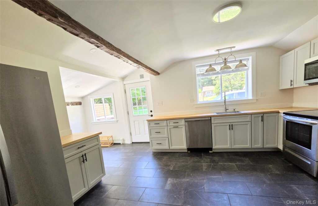 128 Cole Bank Road, Saugerties, NY 12477 - Photo 5 of 32