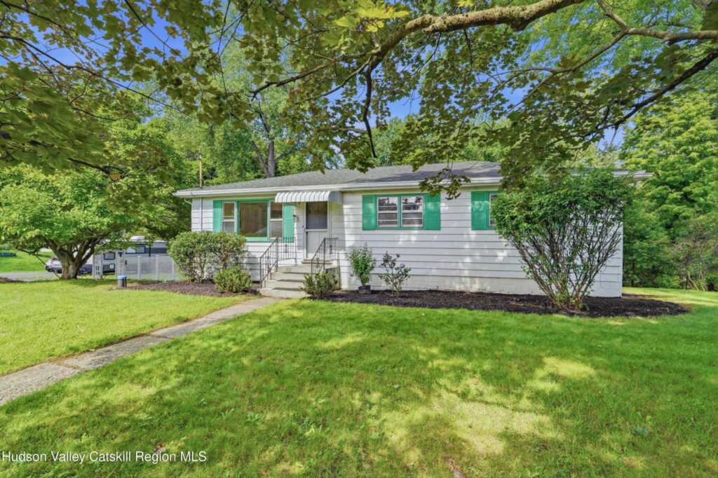 529 Lakeview Terrace, Kingston, NY 12401 - Photo 2 of 19
