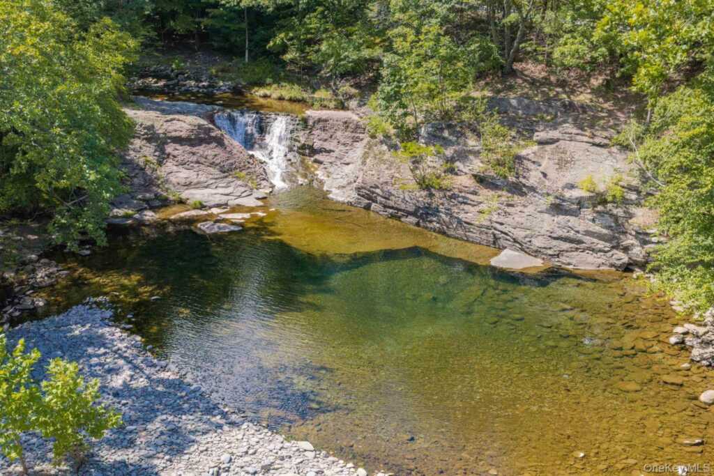 61 Woodland Falls Road, Saugerties, NY 12477 - Photo 2 of 45
