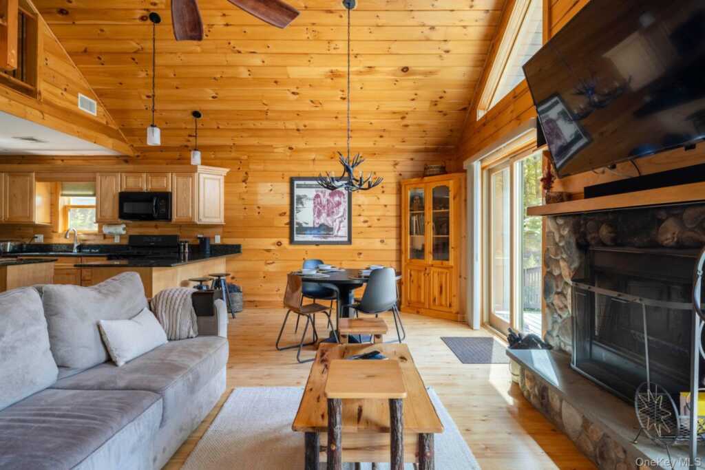 61 Woodland Falls Road, Saugerties, NY 12477 - Photo 8 of 45