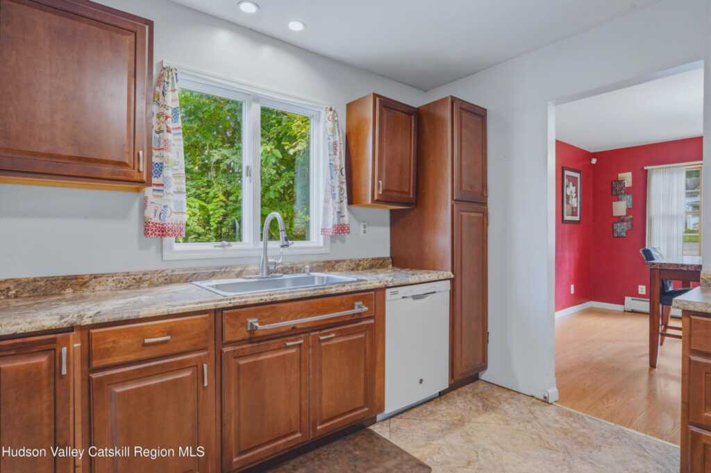 335 Lucas Avenue, Kingston, NY 12401 - Photo 11 of 25