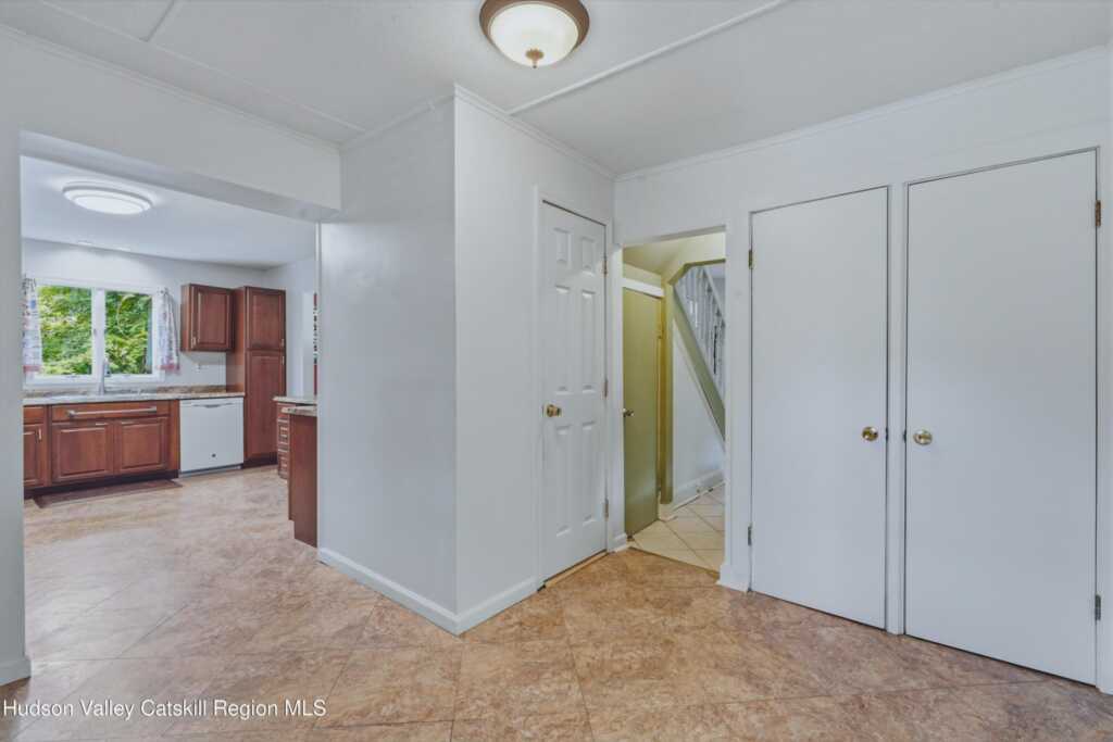335 Lucas Avenue, Kingston, NY 12401 - Photo 7 of 25