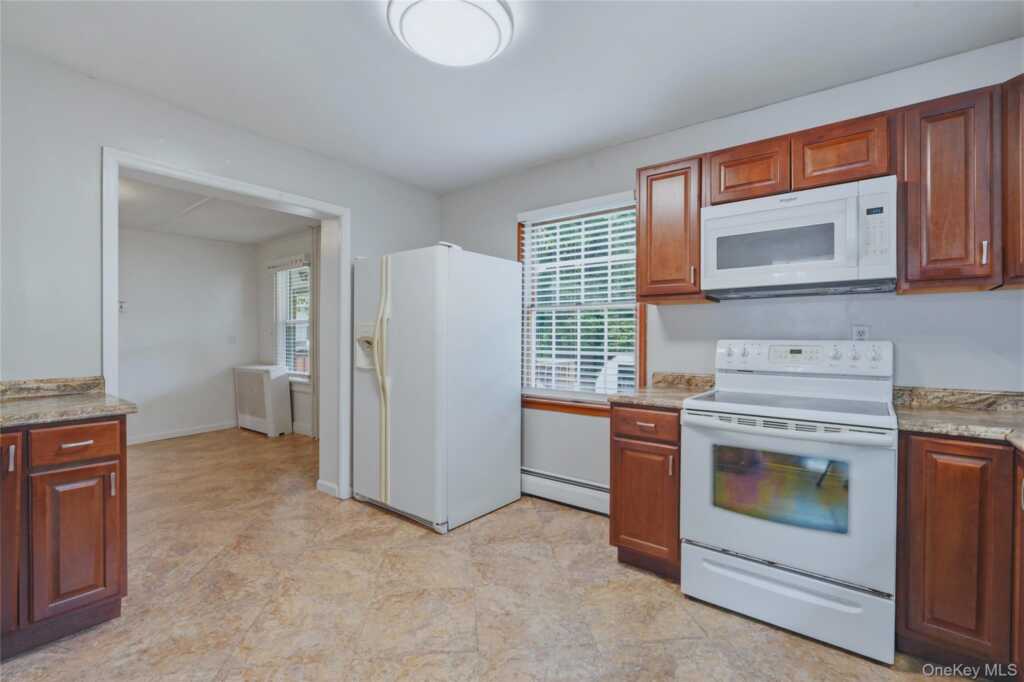 335 Lucas Avenue, Kingston, NY 12401 - Photo 10 of 26
