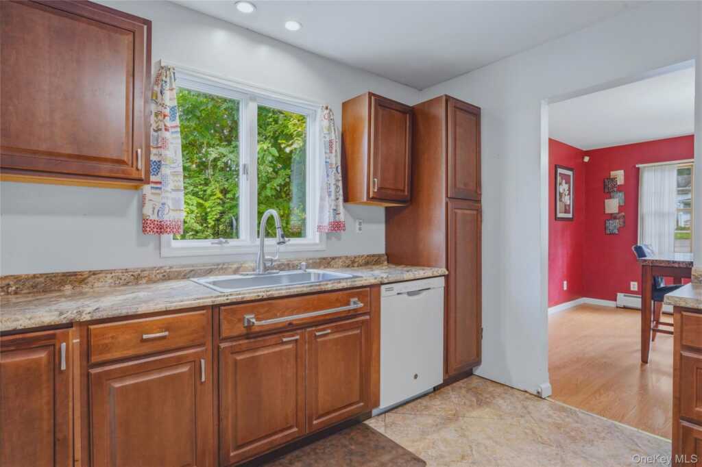 335 Lucas Avenue, Kingston, NY 12401 - Photo 12 of 26
