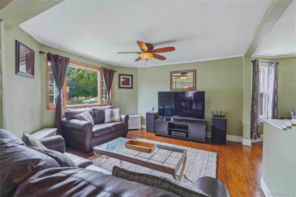 335 Lucas Avenue, Kingston, NY 12401 - Photo 4 of 26