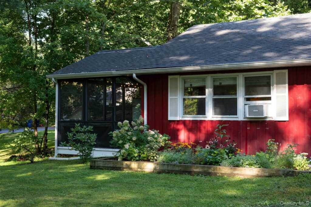 303 Sepasco Lake Drive, Rhinebeck, NY 12572 - Photo 2 of 32