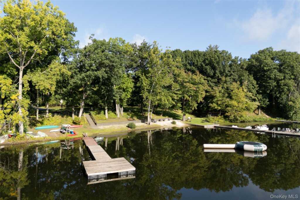303 Sepasco Lake Drive, Rhinebeck, NY 12572 - Photo 4 of 32