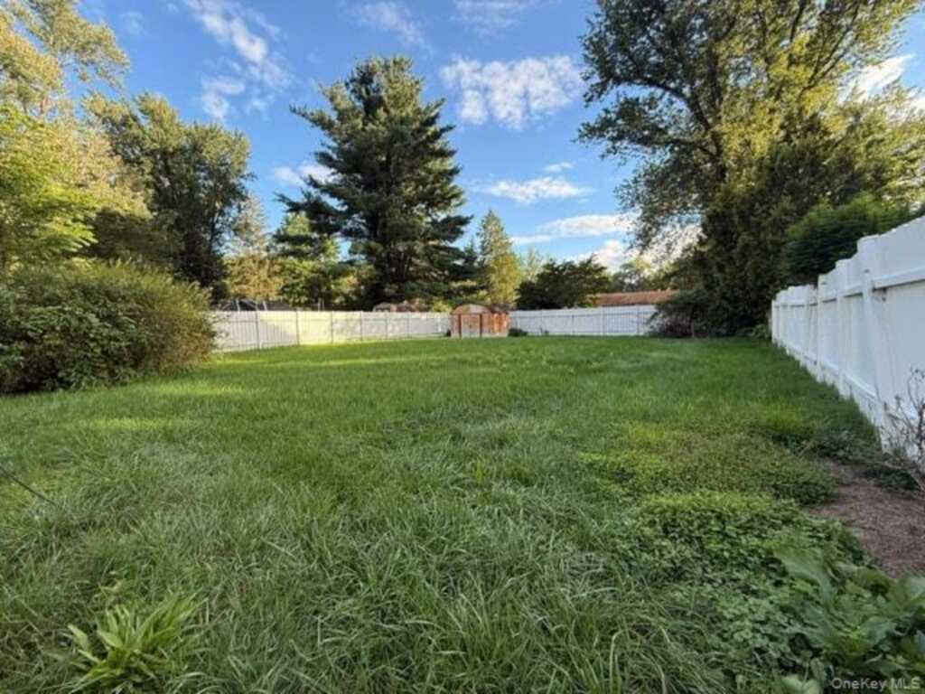 5 Meadow Court, Rosendale, NY 12440 - Photo 3 of 25