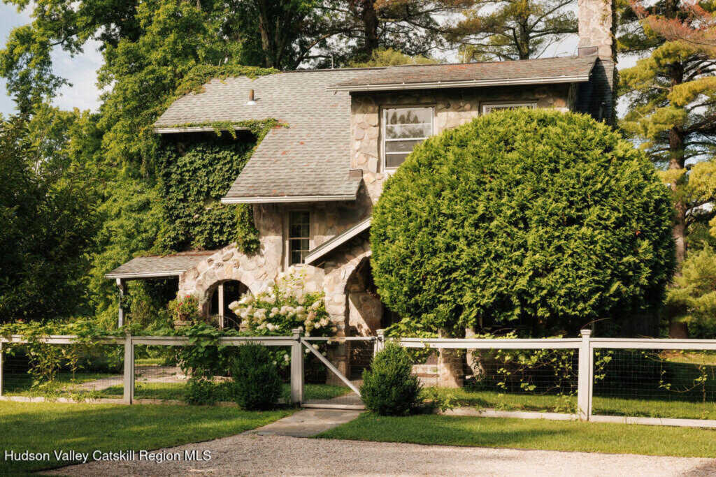 21-23 Library Lane, Woodstock, NY 12498 - Photo 3 of 50