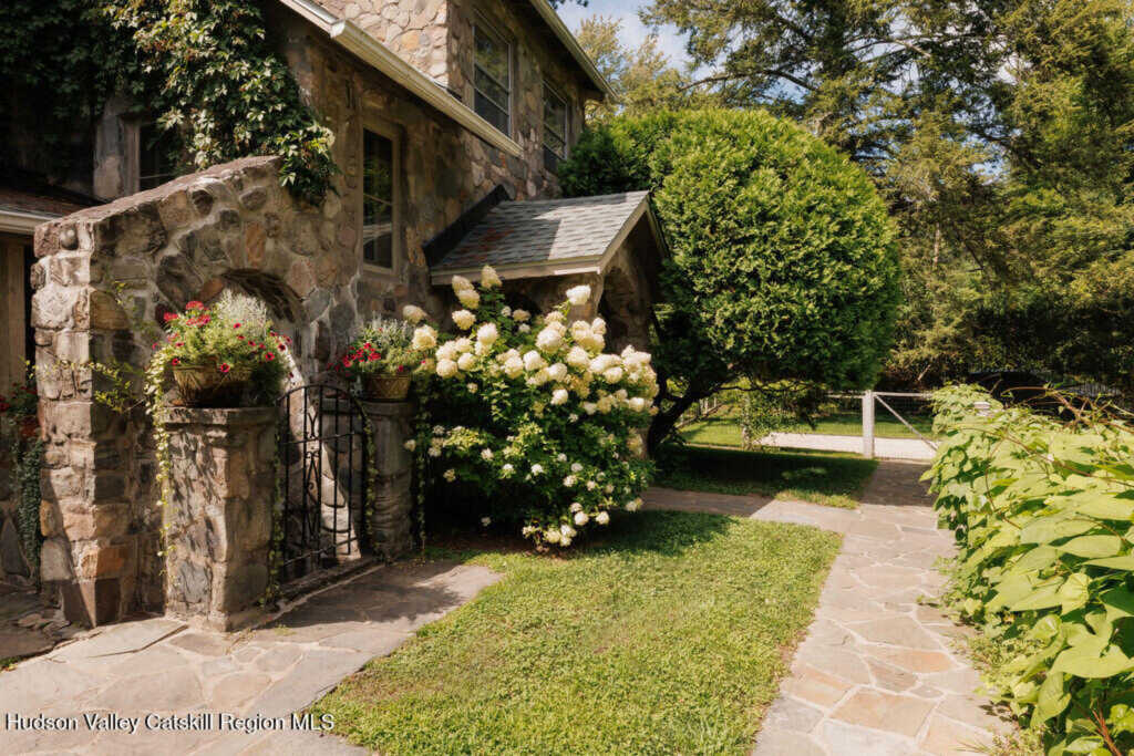 21-23 Library Lane, Woodstock, NY 12498 - Photo 6 of 50