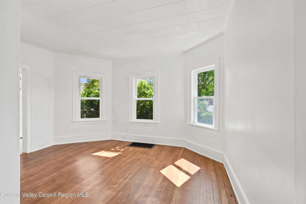 407 Albany Avenue, Kingston, NY 12401 - Photo 10 of 44