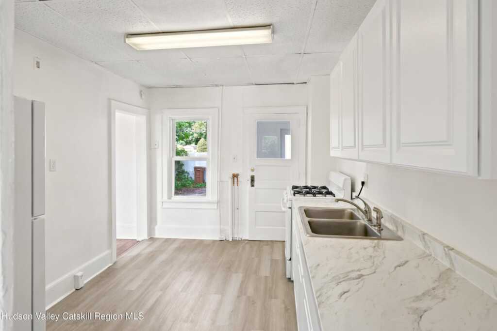 407 Albany Avenue, Kingston, NY 12401 - Photo 13 of 44