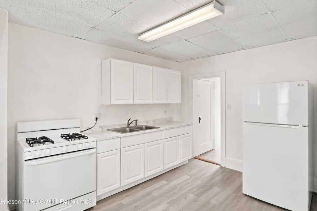 407 Albany Avenue, Kingston, NY 12401 - Photo 14 of 44