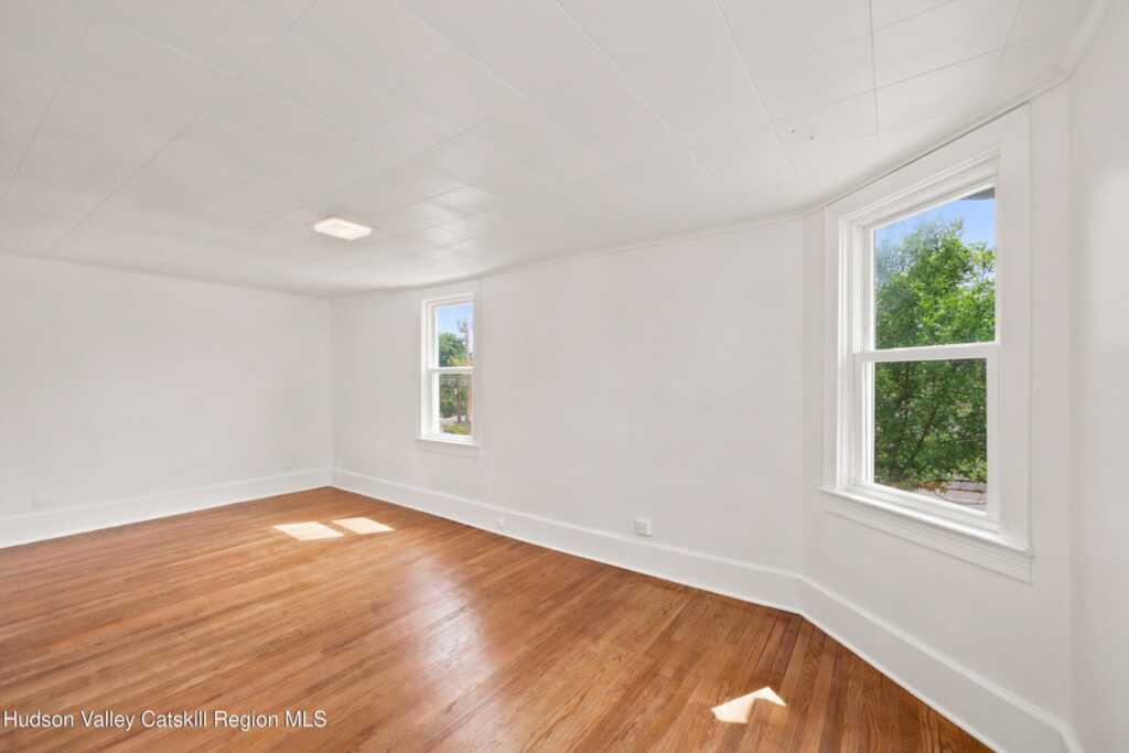 407 Albany Avenue, Kingston, NY 12401 - Photo 20 of 44