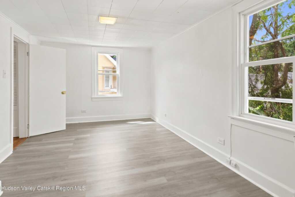 407 Albany Avenue, Kingston, NY 12401 - Photo 24 of 44