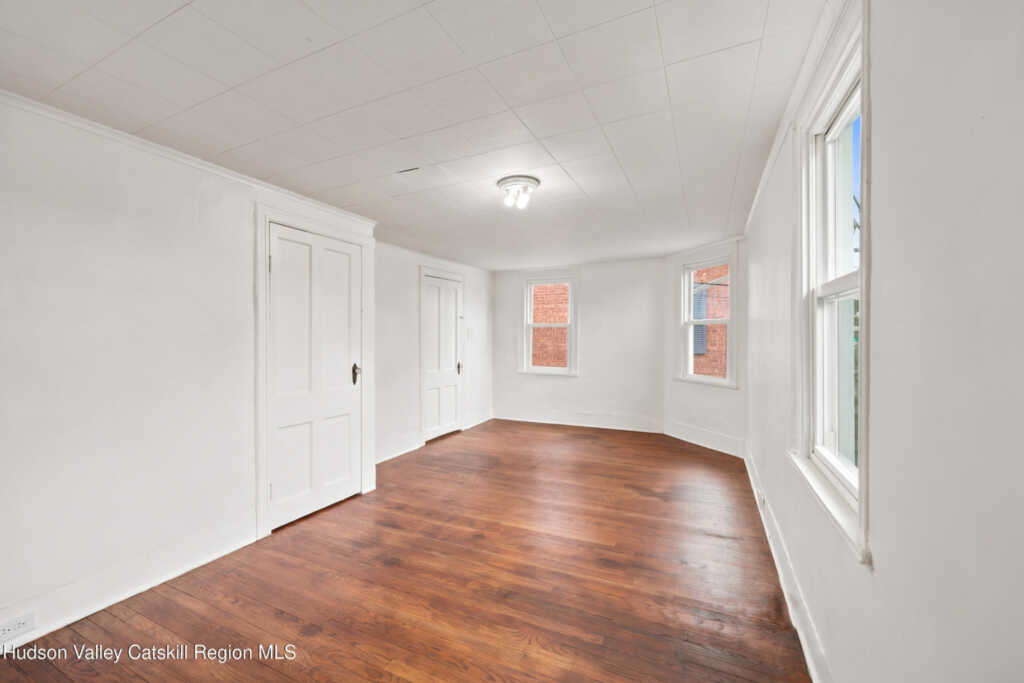 407 Albany Avenue, Kingston, NY 12401 - Photo 34 of 44