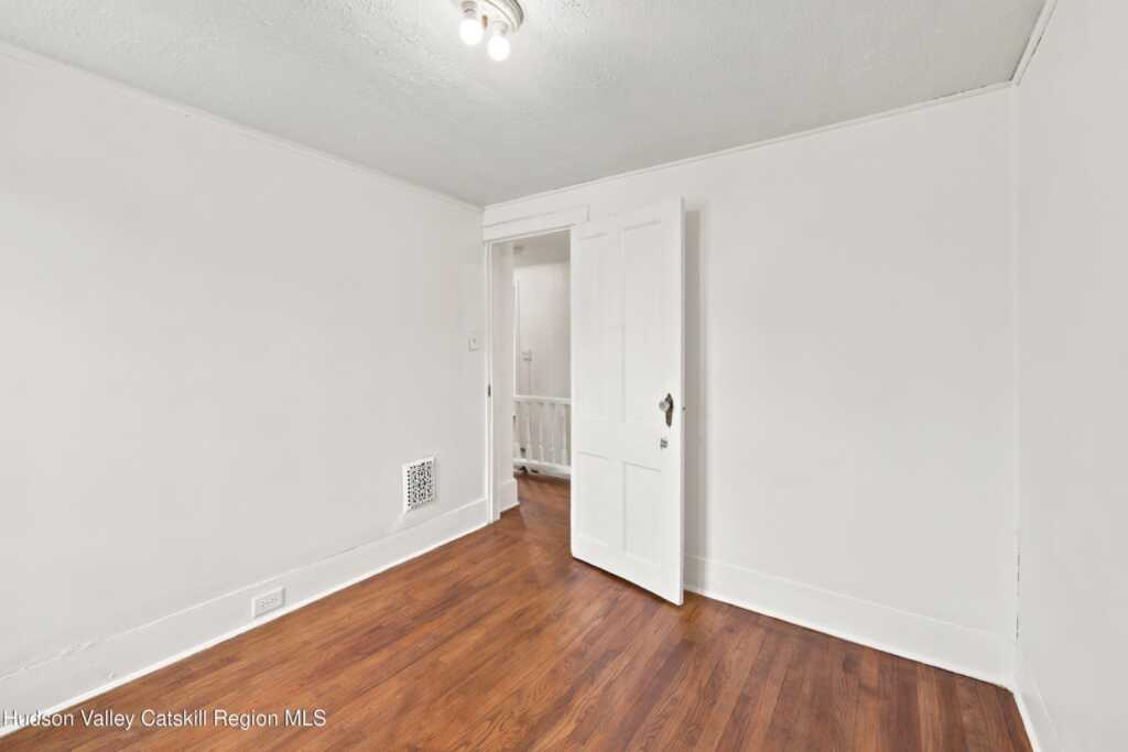 407 Albany Avenue, Kingston, NY 12401 - Photo 39 of 44