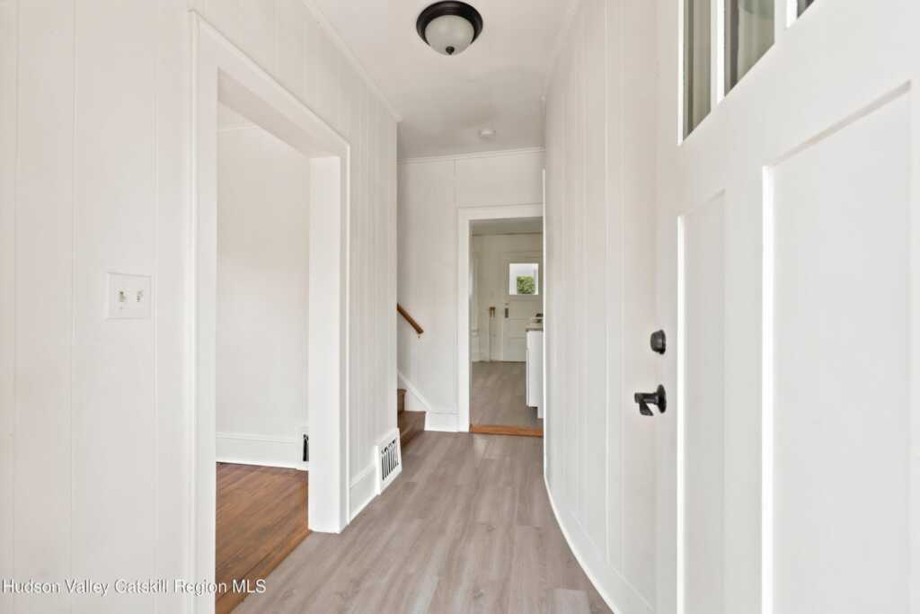 407 Albany Avenue, Kingston, NY 12401 - Photo 4 of 44
