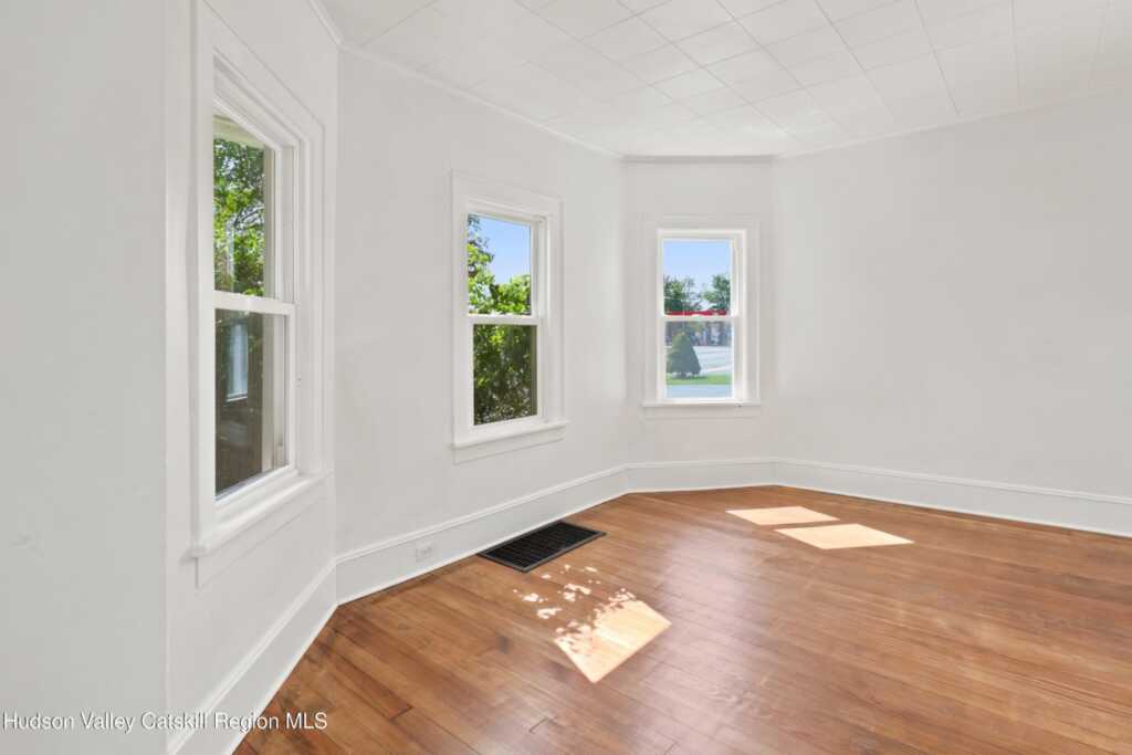 407 Albany Avenue, Kingston, NY 12401 - Photo 5 of 44