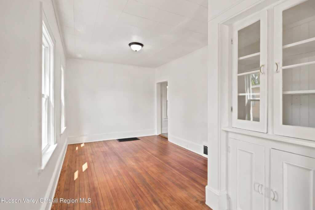407 Albany Avenue, Kingston, NY 12401 - Photo 7 of 44