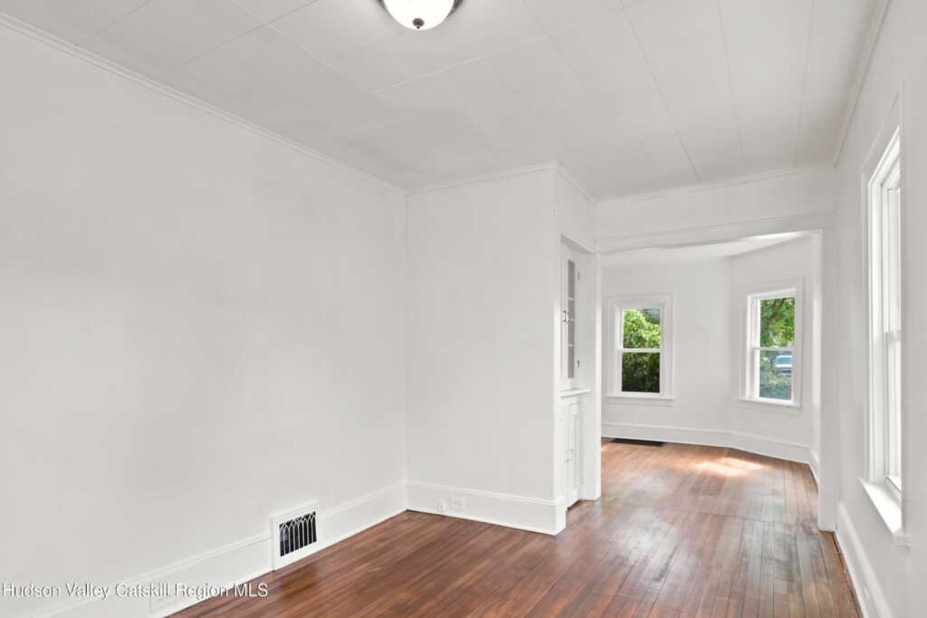 407 Albany Avenue, Kingston, NY 12401 - Photo 9 of 44