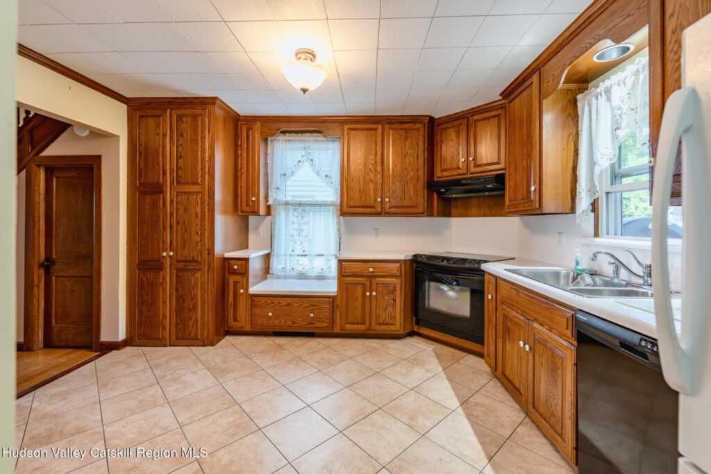 125 Ulster Avenue, Saugerties, NY 12477 - Photo 15 of 42