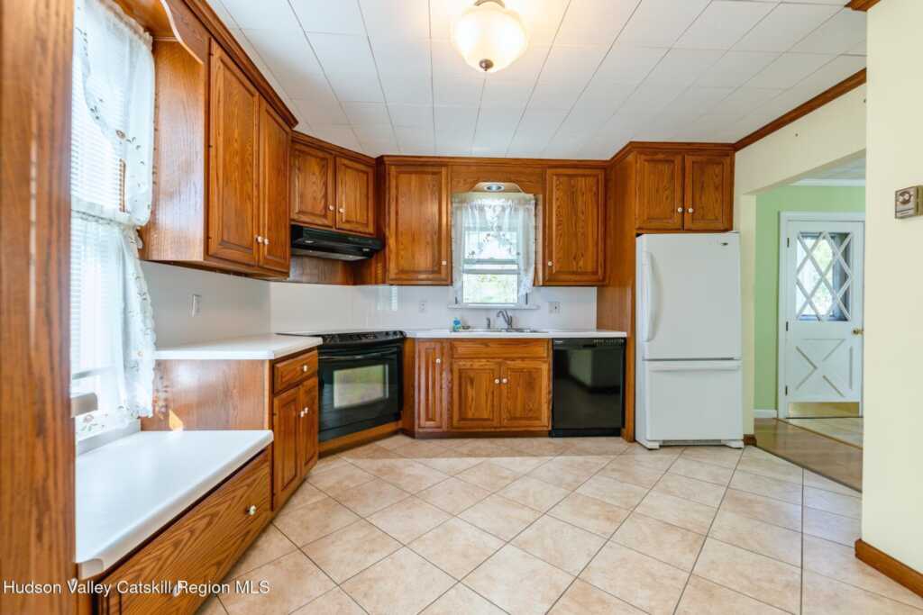 125 Ulster Avenue, Saugerties, NY 12477 - Photo 16 of 42