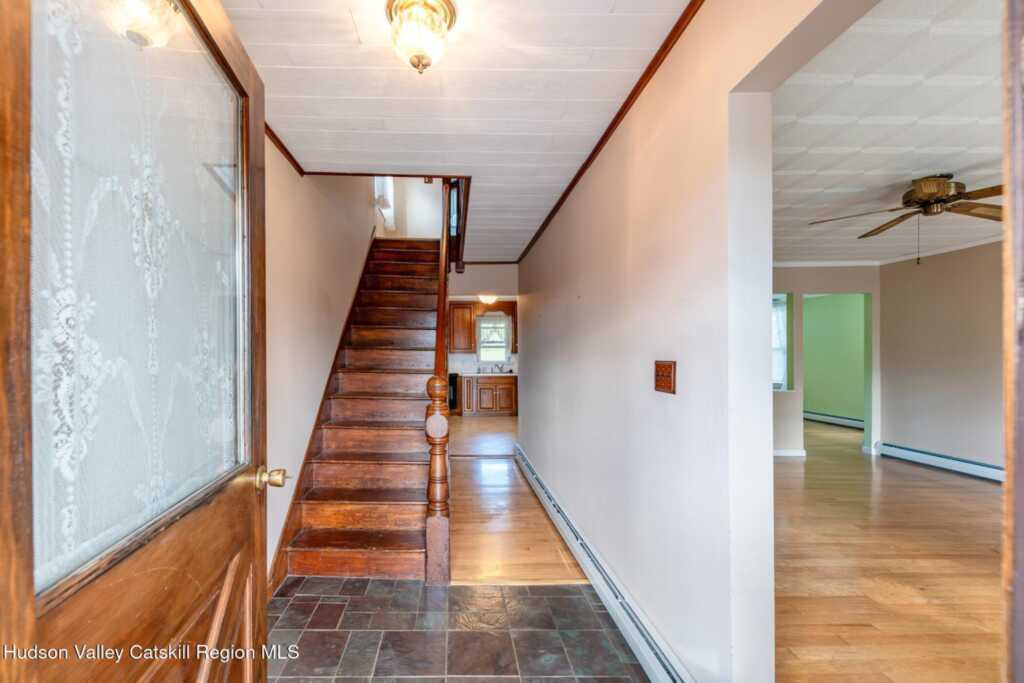 125 Ulster Avenue, Saugerties, NY 12477 - Photo 4 of 42