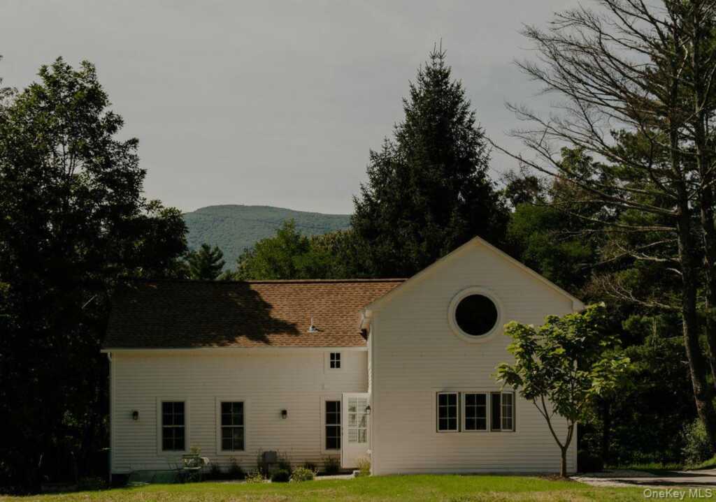 300 Band Camp Road, Saugerties, NY 12477