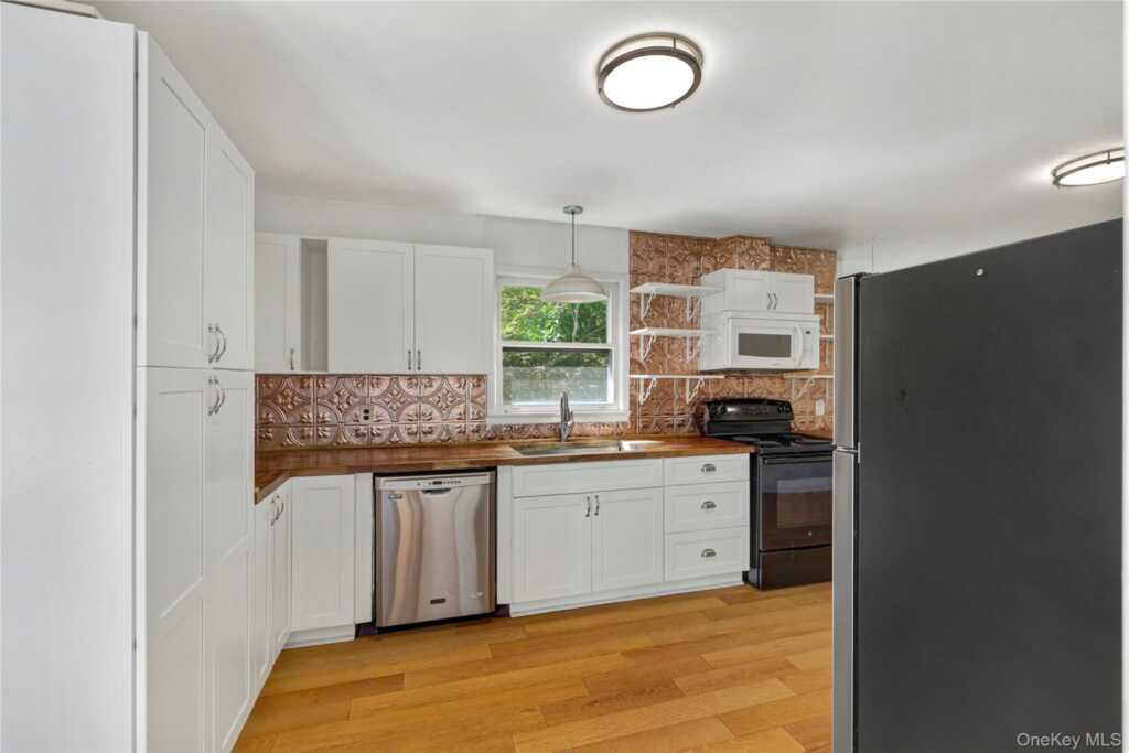 1 Kerr Road, Rhinebeck, NY 12572 - Photo 16 of 37