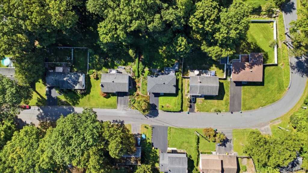66 Lamb Avenue, Saugerties, NY 12477 - Photo 4 of 32