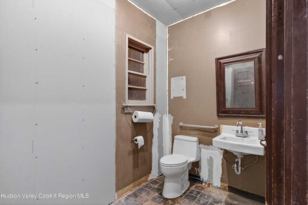316 Wall Street, Kingston, NY 12401 - Photo 22 of 35