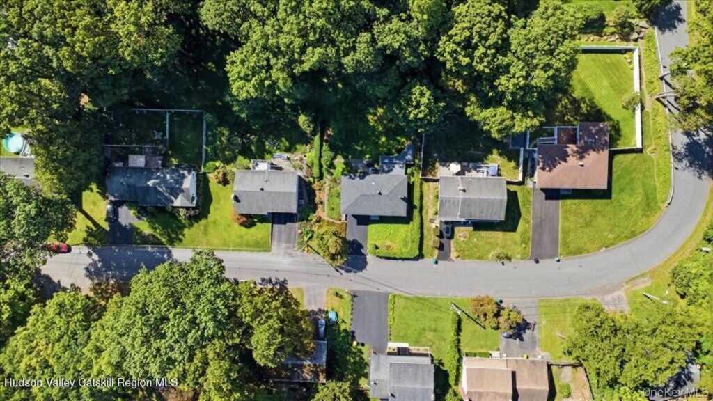 66 Lamb Avenue, Saugerties, NY 12477 - Photo 4 of 32