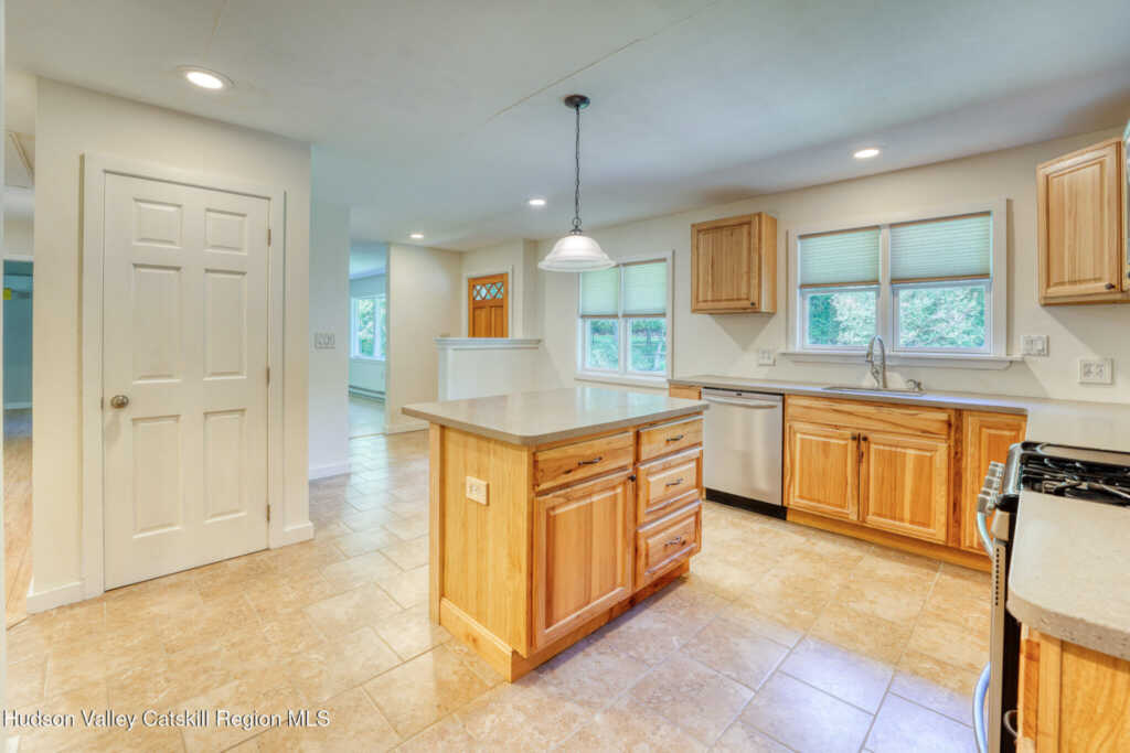 34 Van Buskirk Road, Saugerties, NY 12477 - Photo 10 of 25