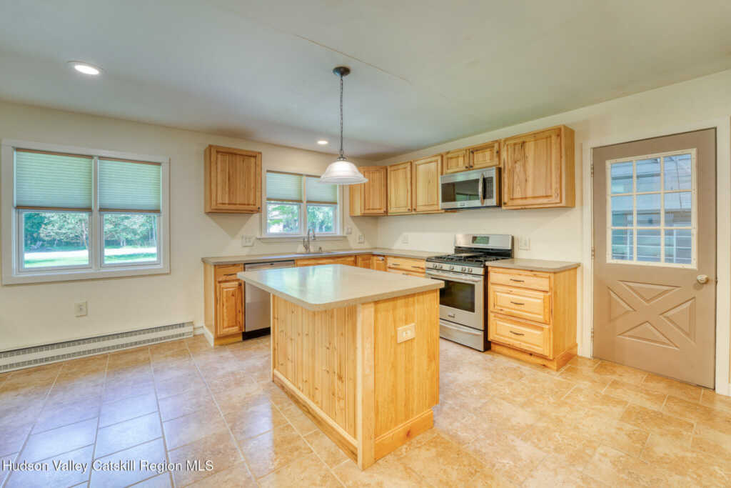 34 Van Buskirk Road, Saugerties, NY 12477 - Photo 9 of 25