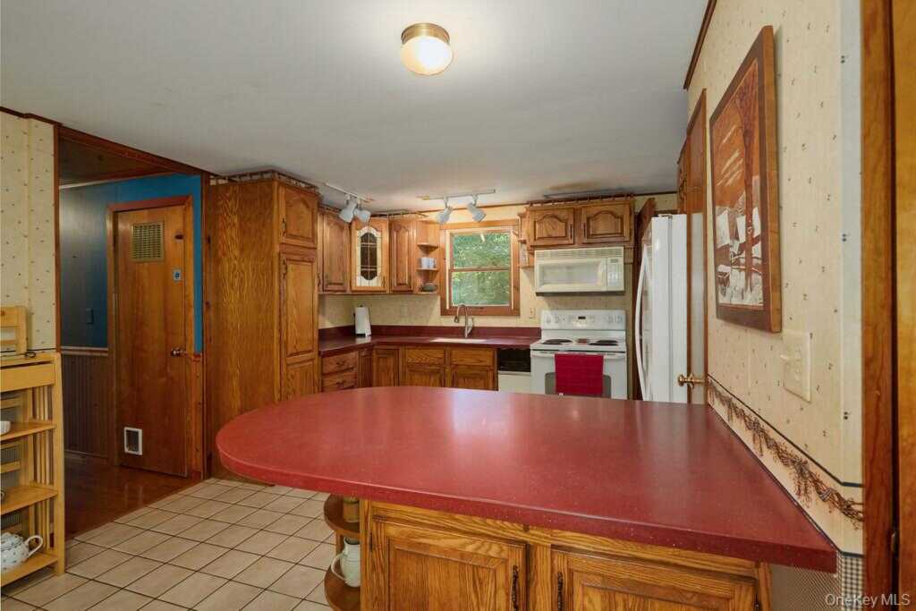 10 Burger Road, Rhinebeck, NY 12572 - Photo 7 of 24