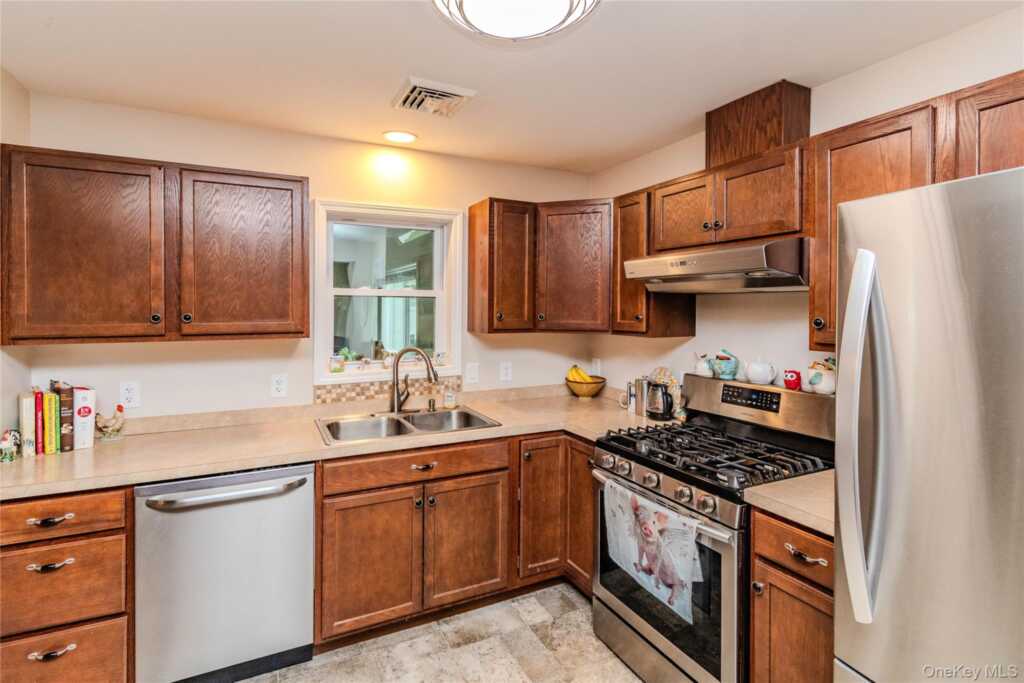 5 Meadowbrook Drive, Kingston, NY 12401 - Photo 6 of 30