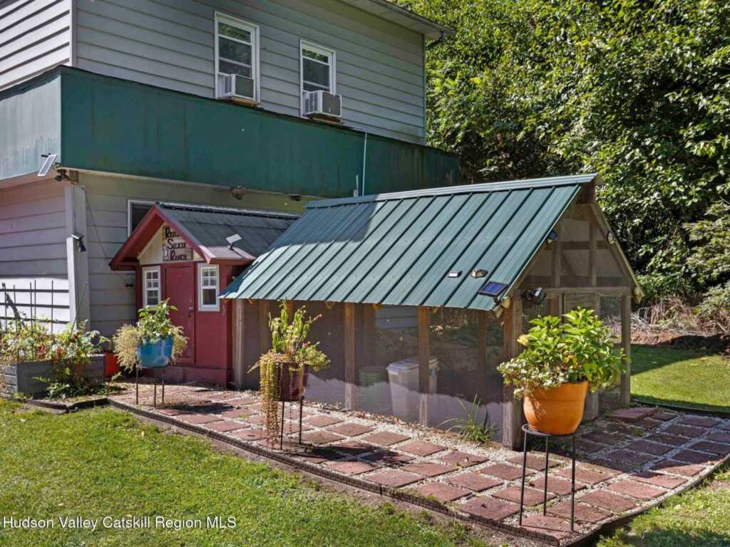 706 Glasco Turnpike, Saugerties, NY 12477 - Photo 2 of 50