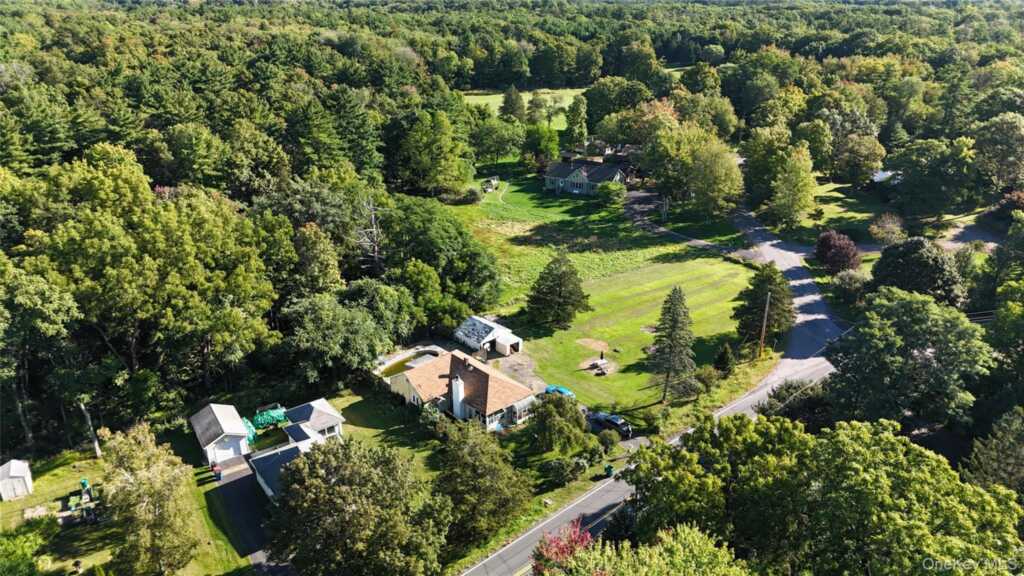 146 W Saugerties Road, Saugerties, NY 12477 - Photo 3 of 32