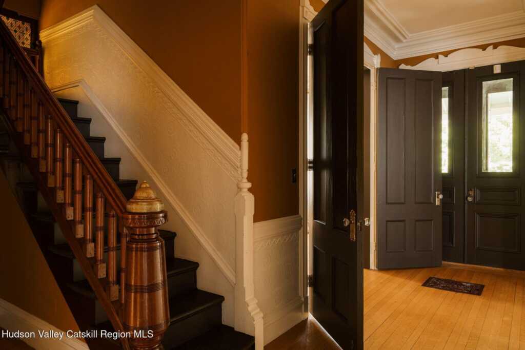 38 Maiden Lane, Kingston, NY 12401 - Photo 2 of 43