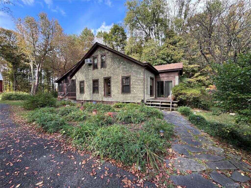 123 Plains Road, New Paltz, NY 12561