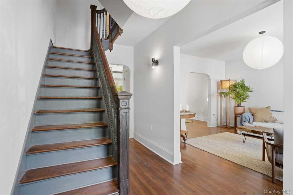 625 Delaware Avenue, Kingston, NY 12401 - Photo 4 of 23